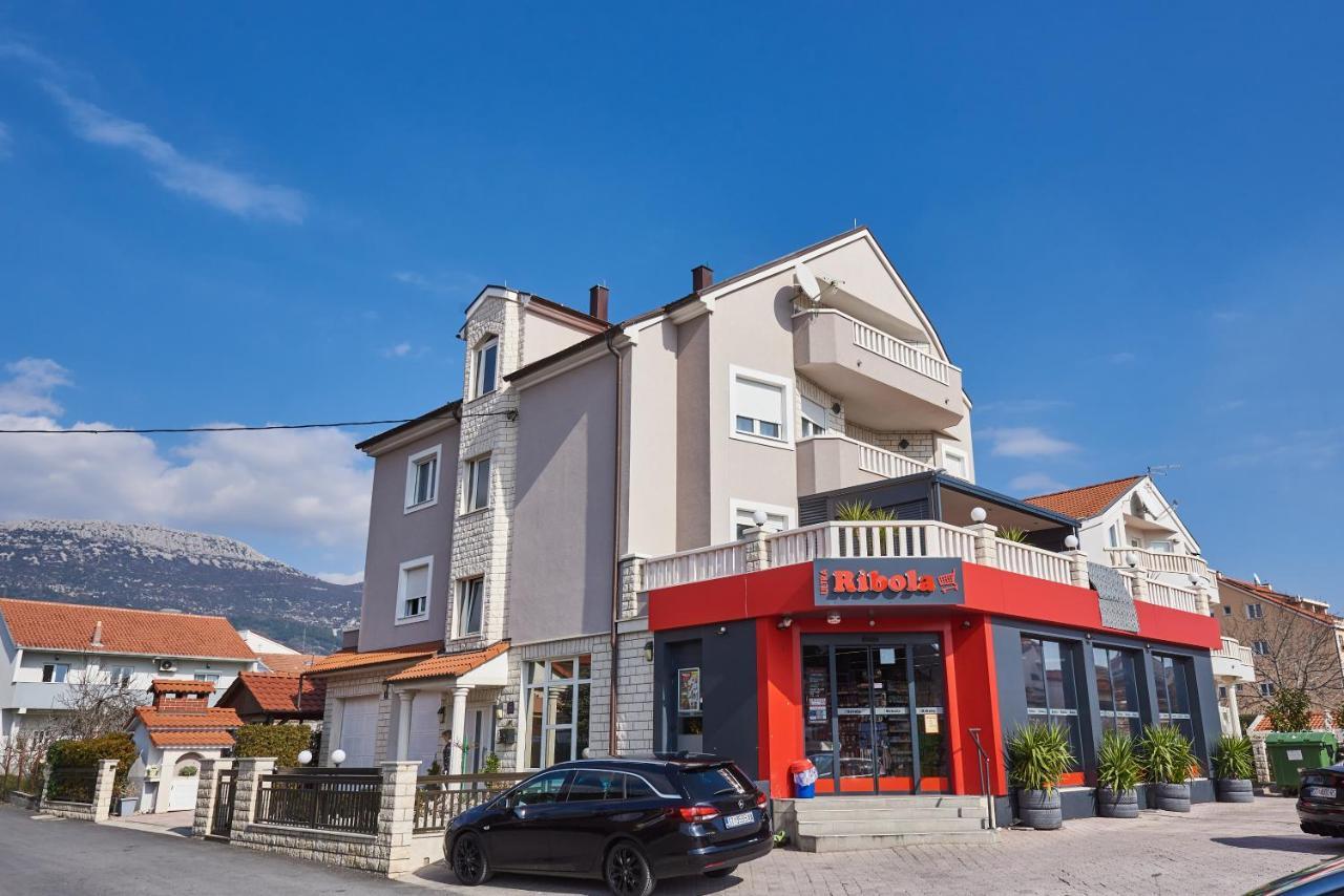 Apartments Lovric With Sea View Kaštela Exterior foto